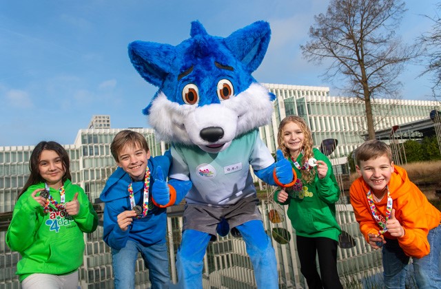 Avond4daagse Kinderen Met Medailles En Fiero